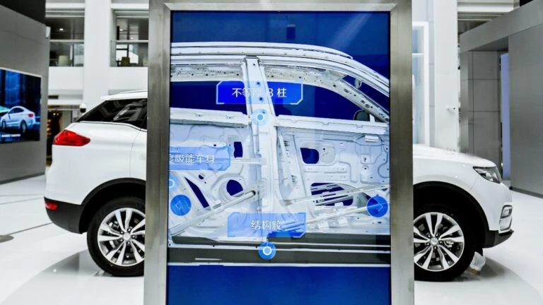 джили атлас фото