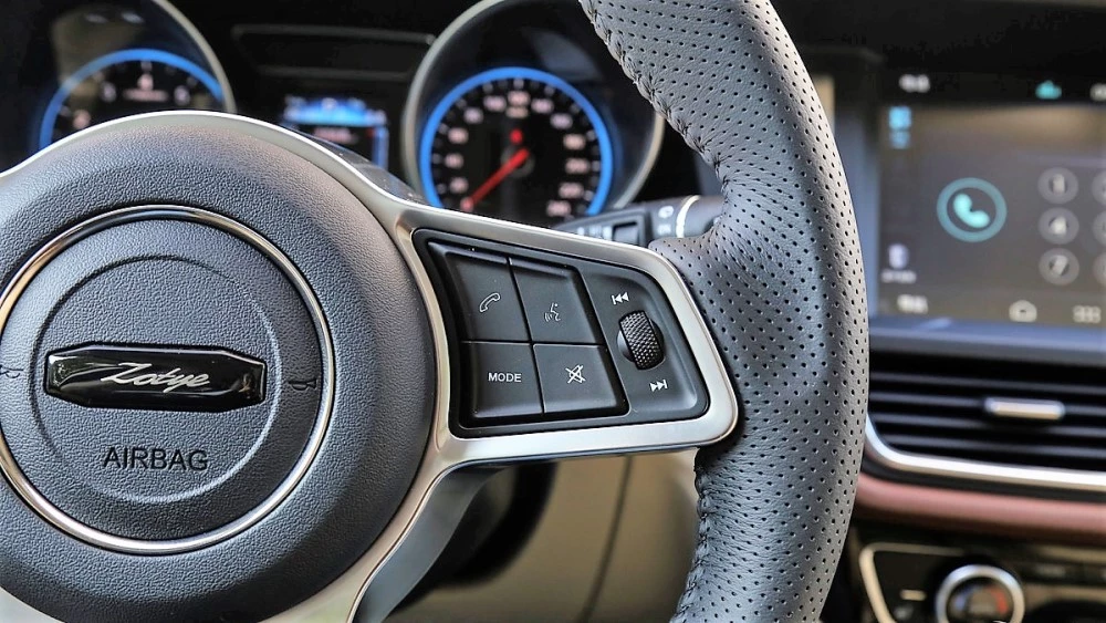 «Клон» Porsche, конкурент Creta и электрокар за 1,4 млн. Главное из интервью топ-менеджера Zotye zotye салон