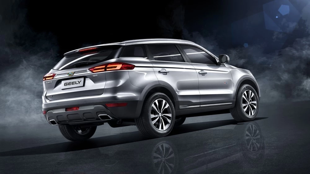 Цена с турбомотором. Сколько будет стоить самый мощный кроссовер Geely джили атлас турбо