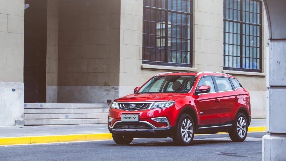 Geely объявила цену на турбированный Atlas. Он еще дороже, чем ожидалось джили атлас цены