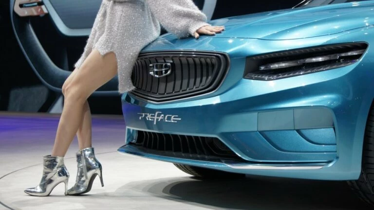 девушки автосалона