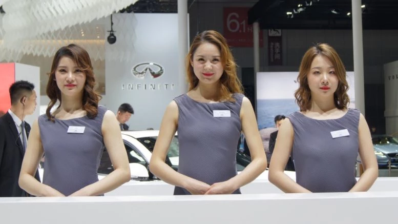 DSC06083_1000 девушки автосалона