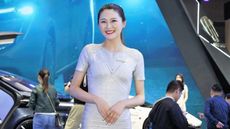 DSC06531_1000 девушки автосалона