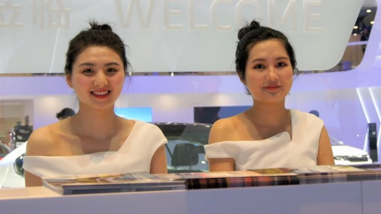 DSC06873_1000 девушки автосалона