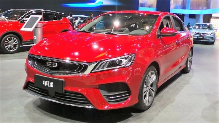 седан Geely