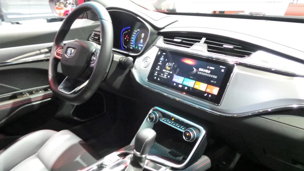 седан Geely салон