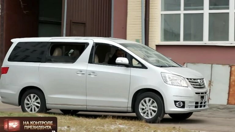 клон Toyota Alphard