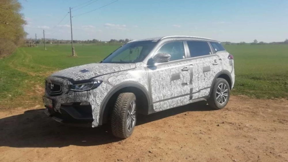 Новый Geely Atlas для России заметили на тестах. В этом дизайне кроссовер не ждали новый geely atlas