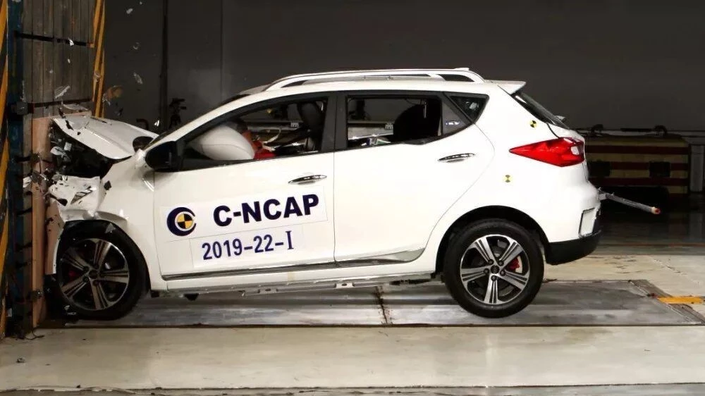 JAC Motors разбил на краш-тесте электромобиль. Этот кроссовер готовят для российского рынка JAC iEV7S