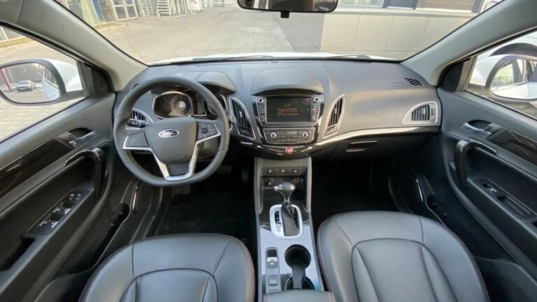 JAC S5 с роботом