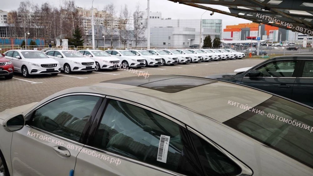 седаны джили