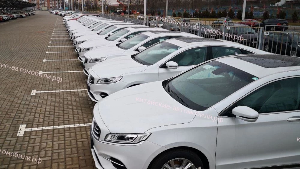 седаны джили