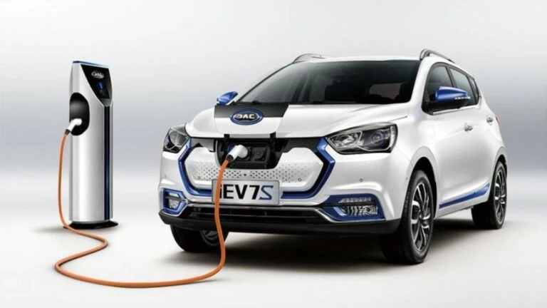электромобиль JAC iEV7S