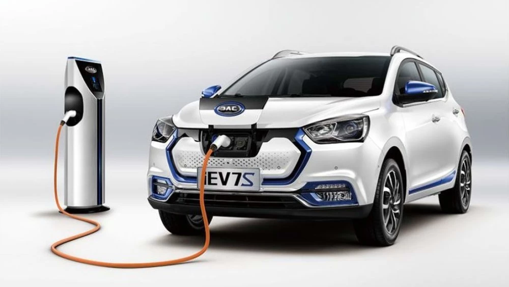 электромобиль JAC iEV7S