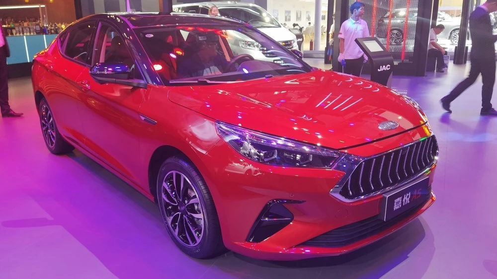 JAC привезет в Россию не А5, а J7. Созданный с VW лифтбек получит другое название jac a5