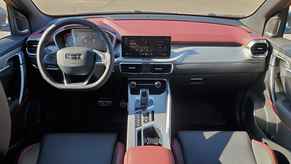 салон geely coolray