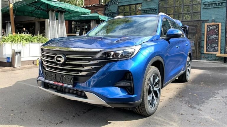 Плод компромиссов. Названы цены на кроссовер GAC GS5 в России