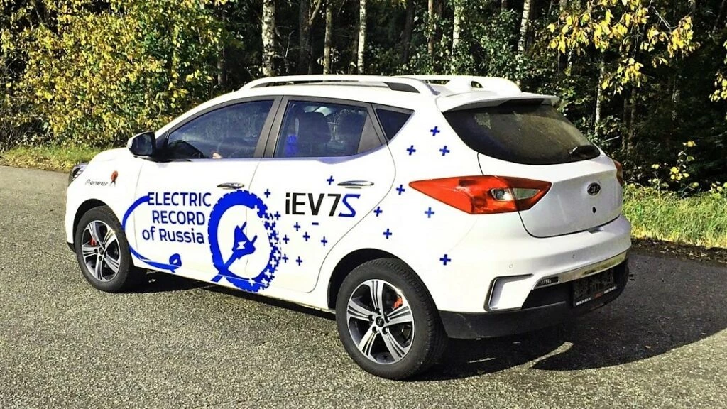 376 км без подзарядки. Электромобиль JAC попал в книгу рекордов России JAC iEV7S пробег без подзарядки