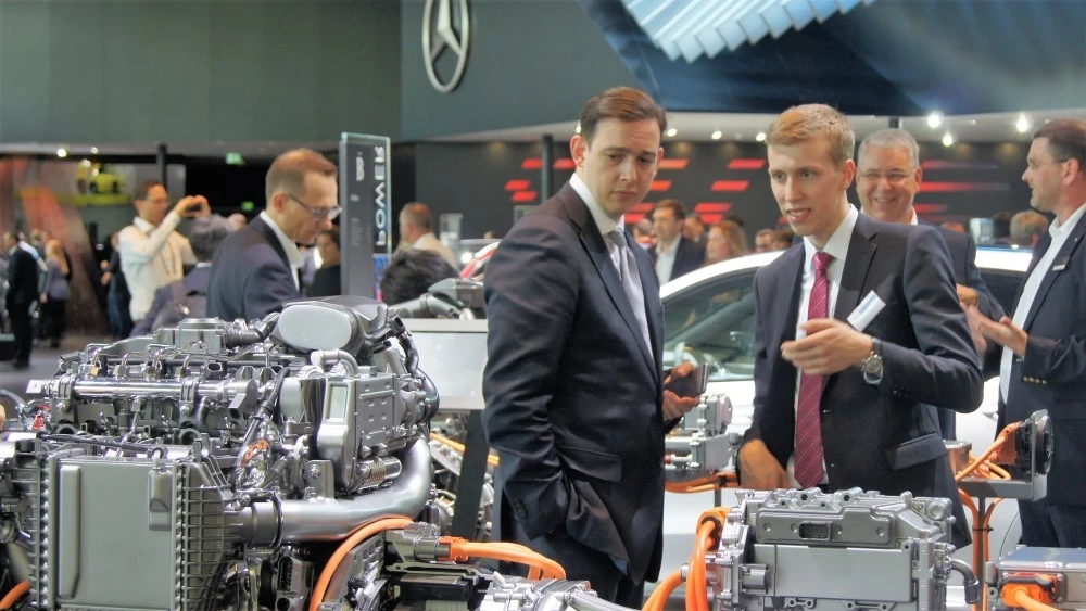 Daimler может отказаться от альянса с Renault в пользу Geely. Они создадут модульный двигатель daimler geely