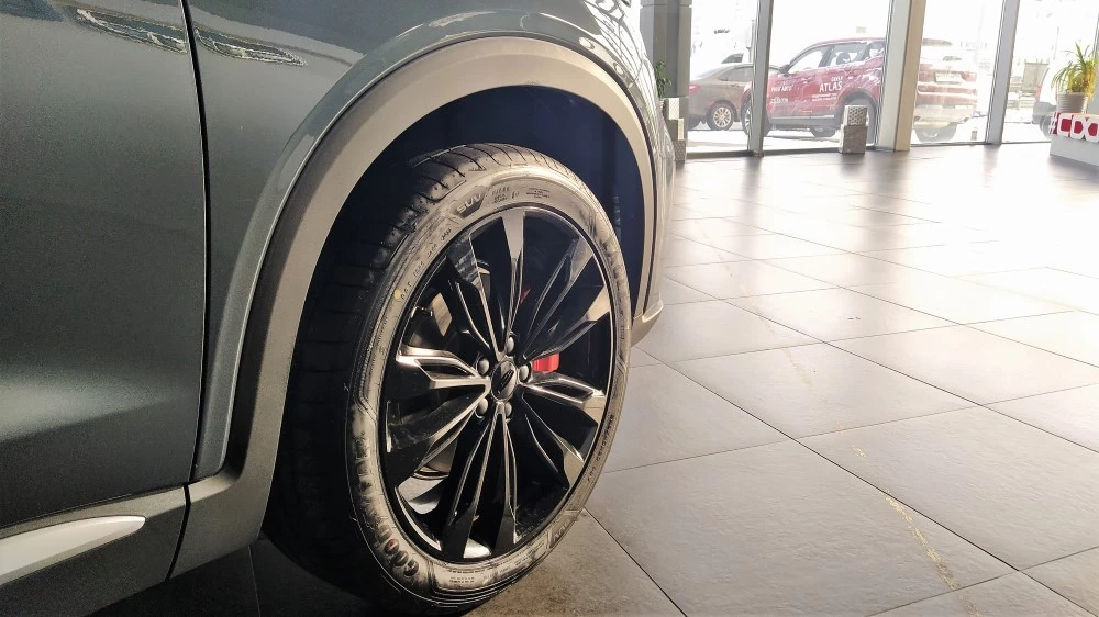 дизайн Geely Tugella