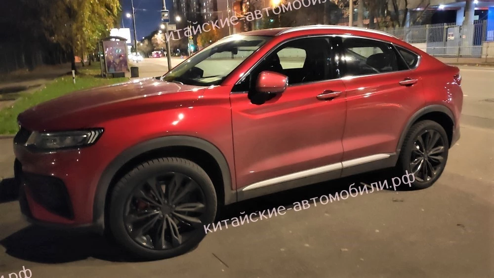 красная geely tugella