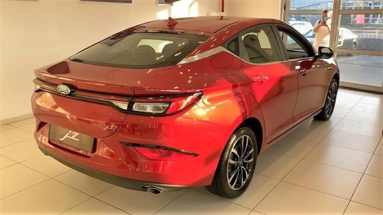 Лифтбек JAC J7: первые впечатления и видеообзор. Версия «Китайских автомобилей»