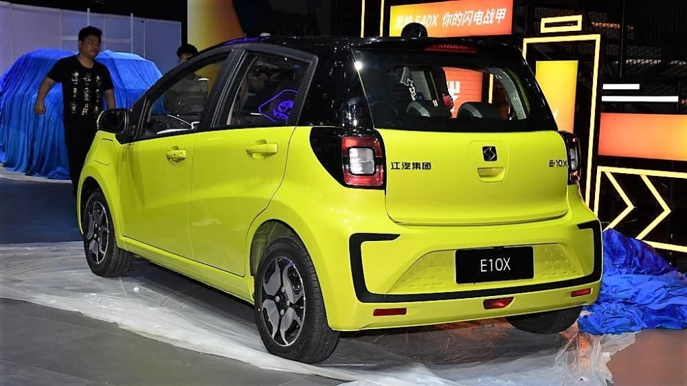 электромобиль JAC E10X