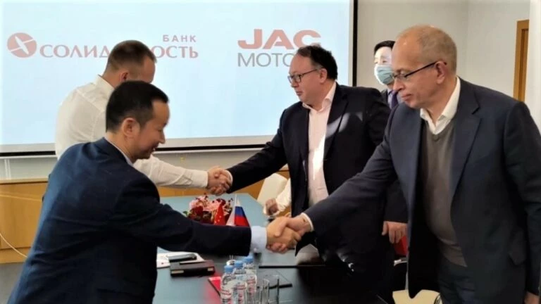 Сотрудничество китайских автокомпаний и банков