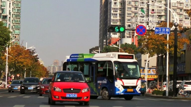 на чем ездят китайцы в китае