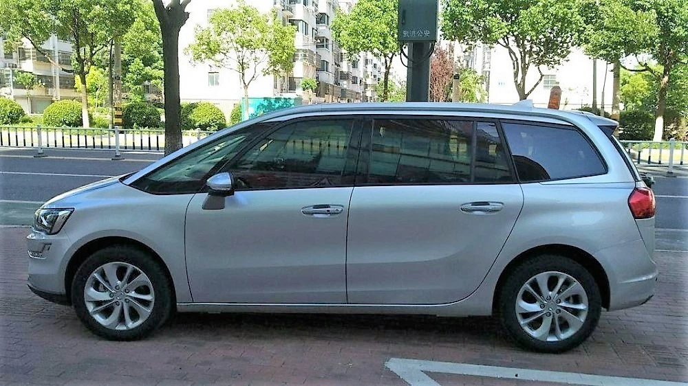 В России могут появиться электромобили Sinogold. Но в Китае их уже не покупают Sinogold GM3