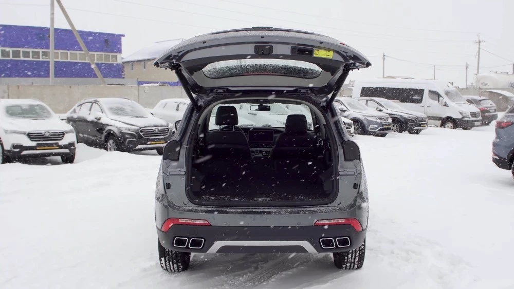 кроссовер JAC S7 сзади