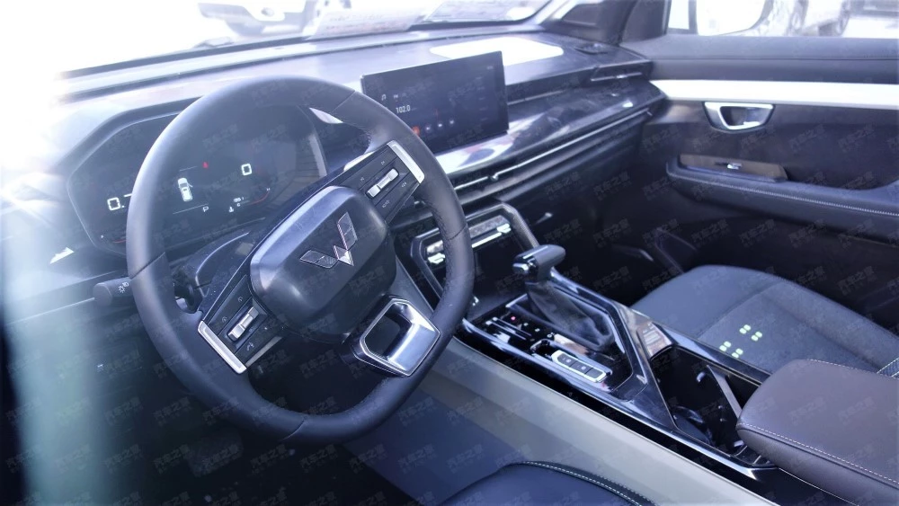 новый внедорожник Wuling