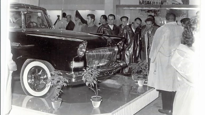 Hongqi CA72 на автосалоне в Пловдиве в 1960 году