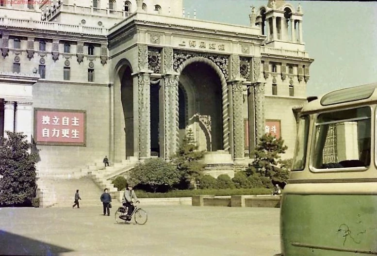 Шанхайский промышленный выставочный павильон 1967 год