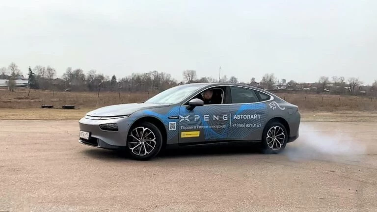 Xpeng P7 на гоночном треке
