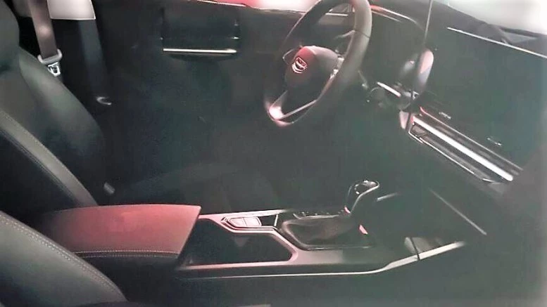 новый седан Geely Emgrand 7 салон