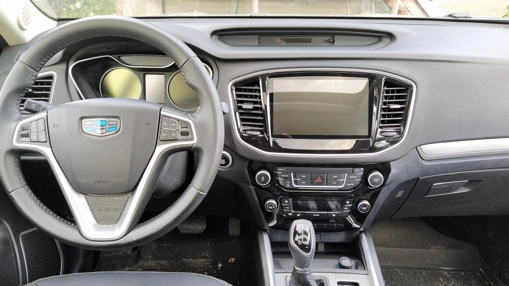 салон Geely Emgrand X7