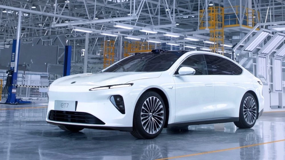 седан Nio ET7