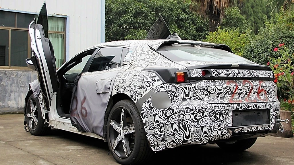 двери-ножницы Zeekr 001