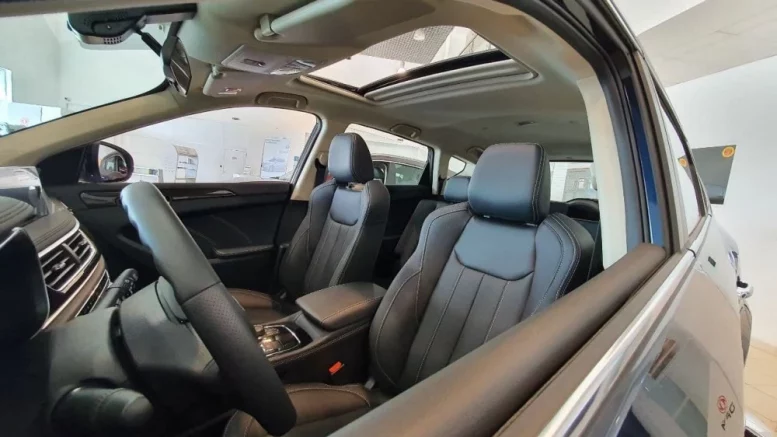 Dongfeng DFM 580 салон