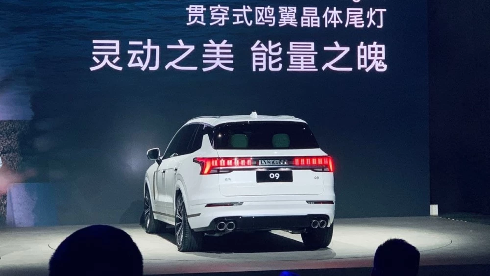 Lynk & Co 09 сзади