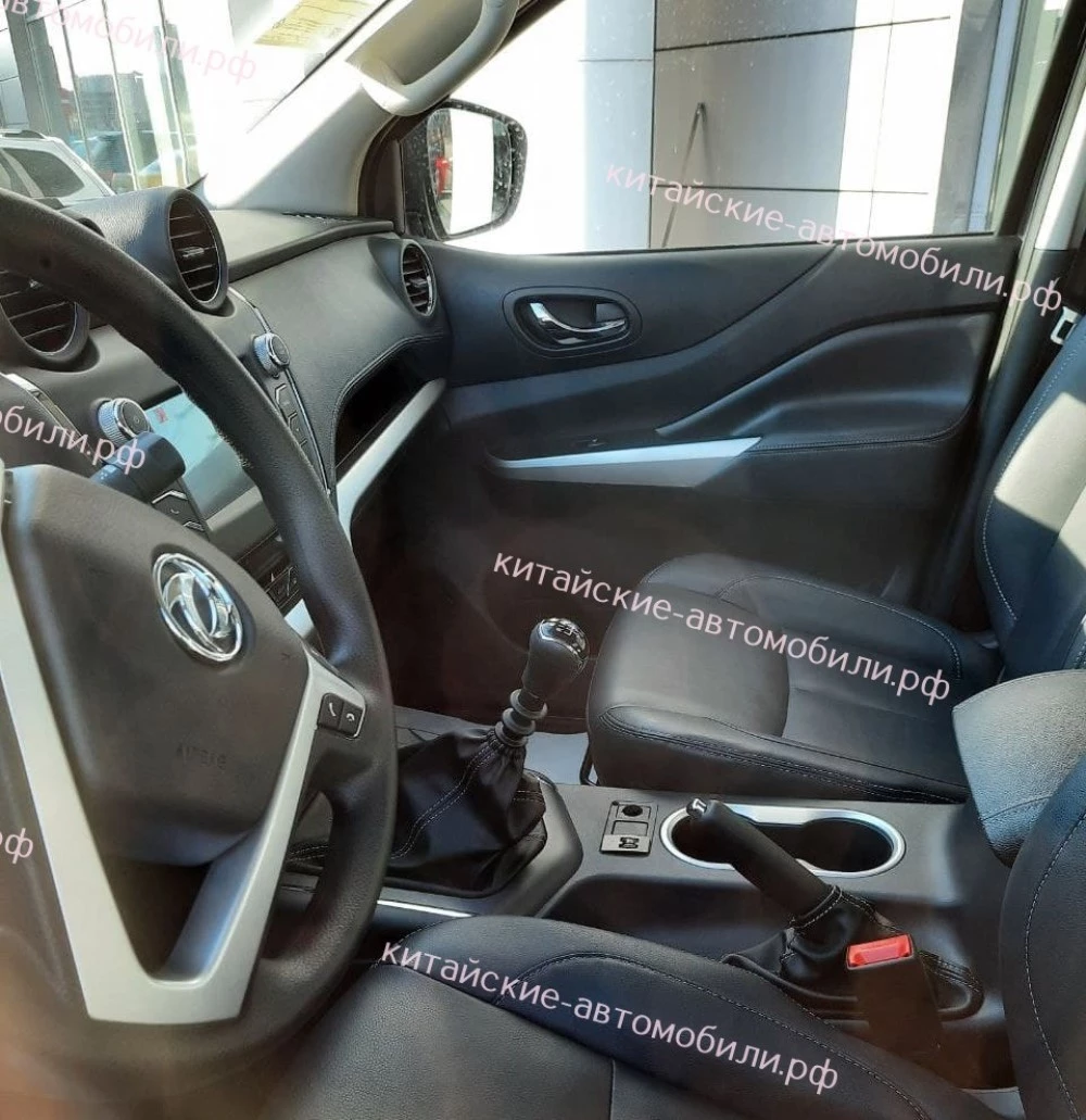 салон Dongfeng Rich