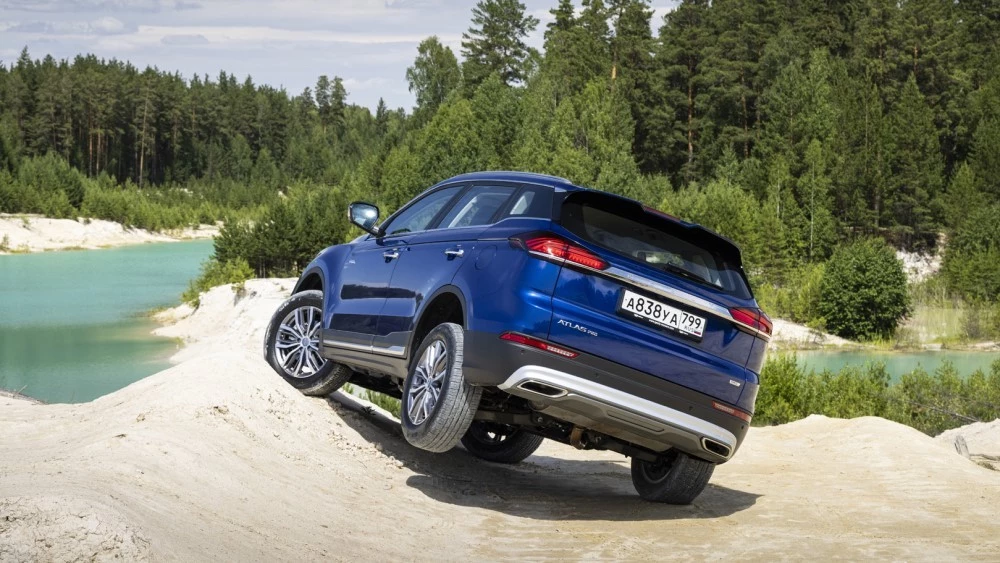 geely atlas pro полный привод