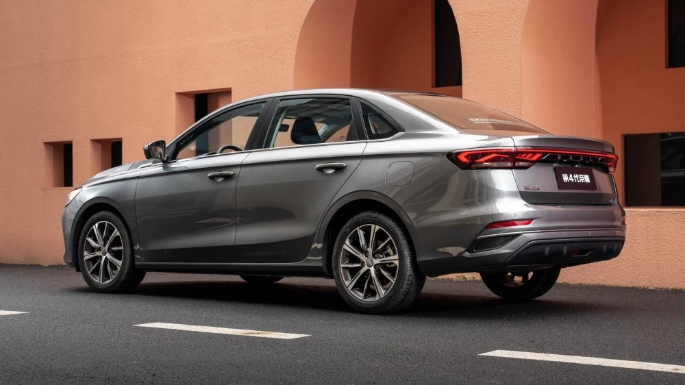 седан Geely Emgrand