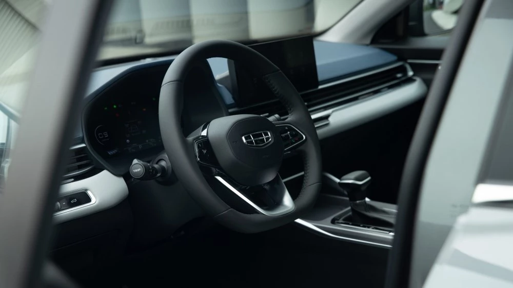 новый Geely Emgrand салон