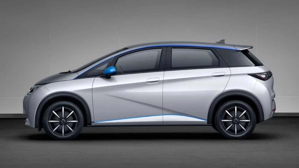 BYD Dolphin сбоку