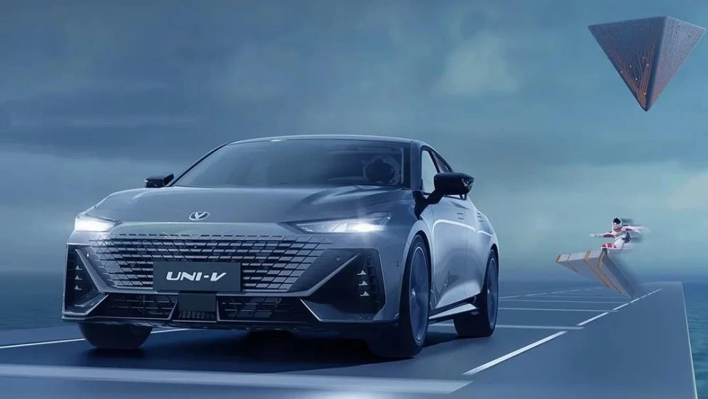 седан changan uni-v