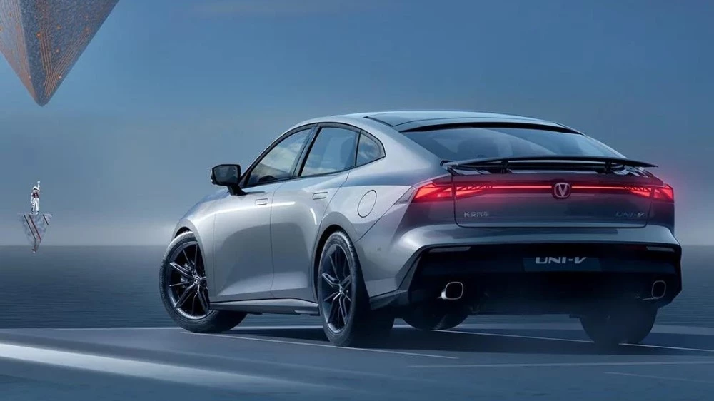 Uni-Vерсализация. Changan показал официальные фотографии стильного седана лифтбек changan uni-v