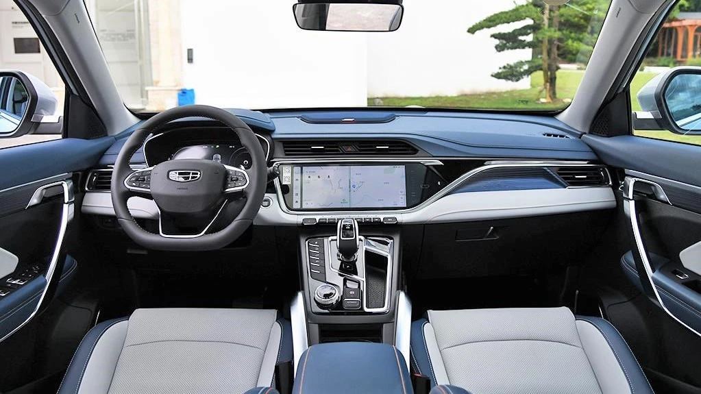 Geely Atlas X салон