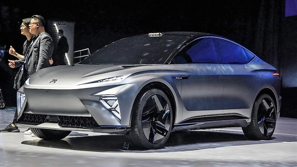 Линии огня. Бренд R Auto покажет, во что превратил свой очень красивый концепт R Auto ES33